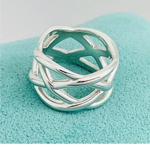 Tiffany & Co. Ring weave design.